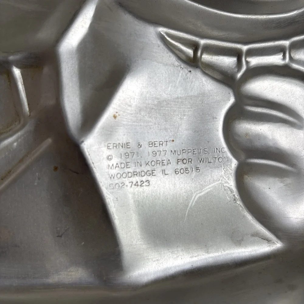 Bert and Ernie Cake Pan Wilton Sesame Street Muppets 1971-1977 Vintage 502-7423